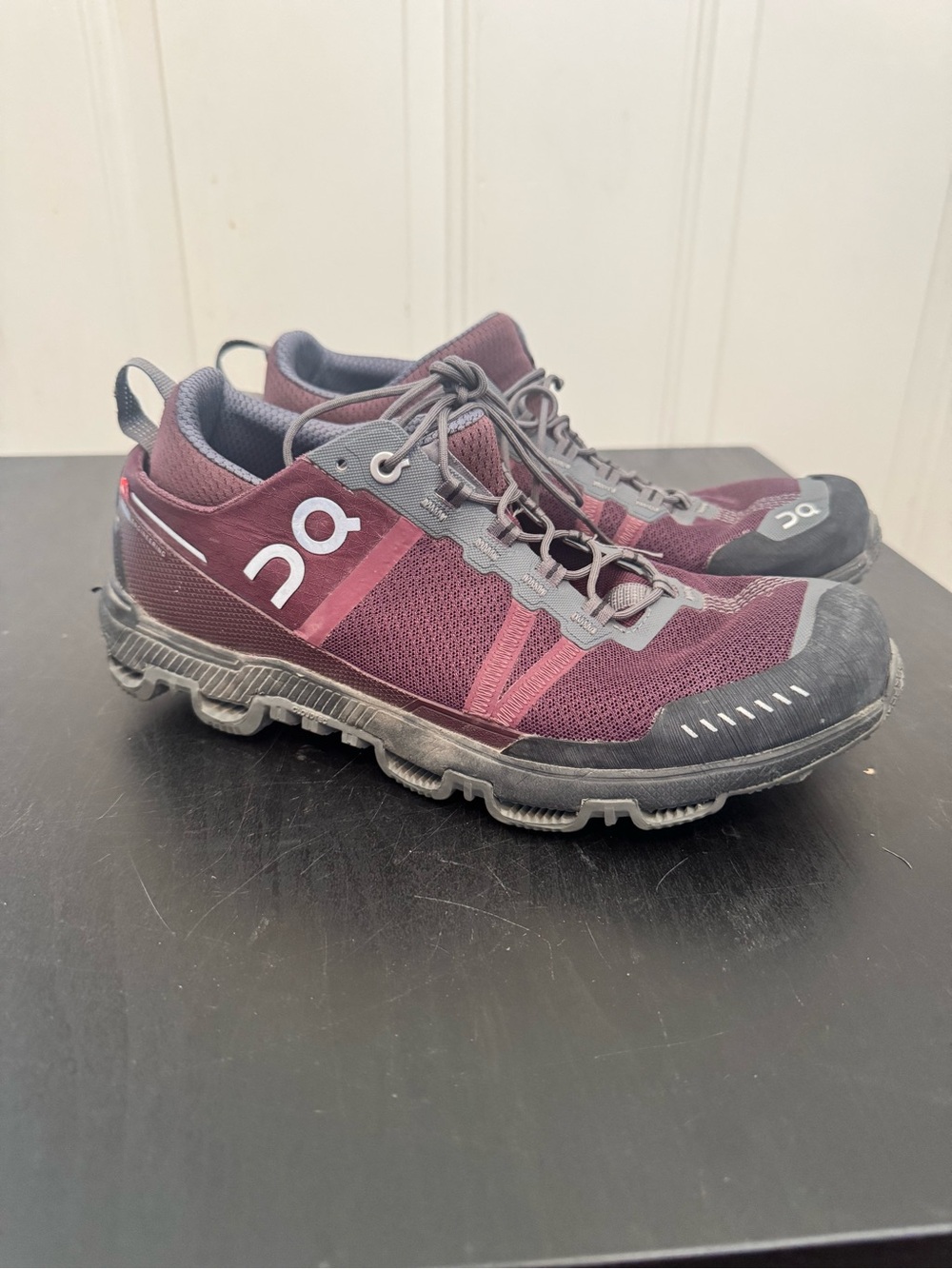 On Running Cloudventure Trail Running Shoes Mid Burgundy Maroon Grey Womens US 8